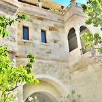 Elysee Cave House גורמה