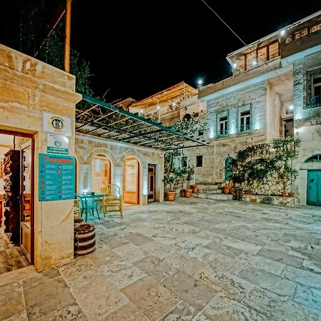Pensión Elysee Cave House