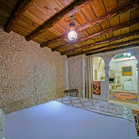 Pensión Elysee Cave House
